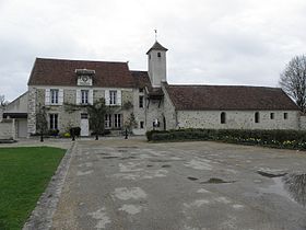 Mairie et église d'Hautefeuille.