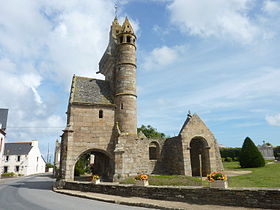 La vieille église d'Henvic