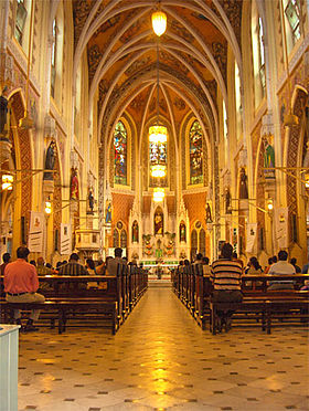 Intérieur de la cathédrale du Saint-Nom, à Mumbai