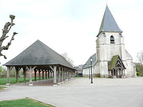 Les halles et l'église d'Ornoy