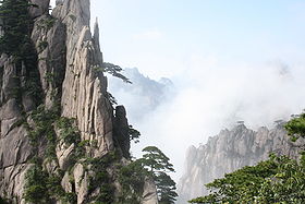 Monts Huang dans la brume