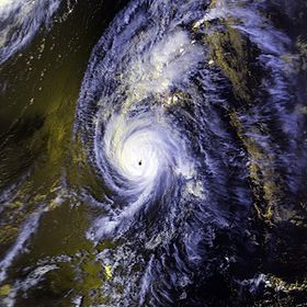 Image satellite de l’ouragan Iniki proche de son pic d’intensité