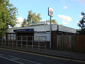 Ickenham tube station 1.jpg