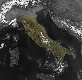 Image satellite de la péninsule italienne.