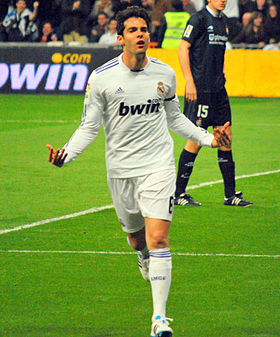 Kaká célébrant son but face au Real Sociedad