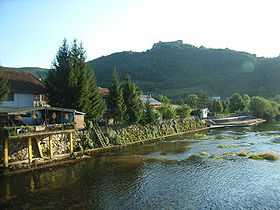 Kulen Vakuf, la rivière Una et les ruines d'Ostrovica