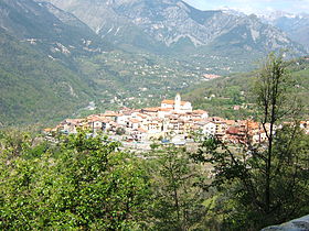 La Bollène-Vésubie vue du versant nord du col de Turini