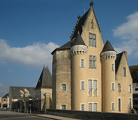 Château des Carmes, hôtel de ville