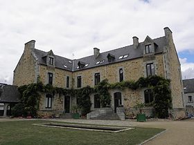 Hôtel-de-Ville de La Guerche-de-Bretagne, côté jardins.
