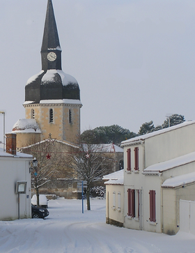 L'église de la Jonchère, sous la neige, en novembre 2010.