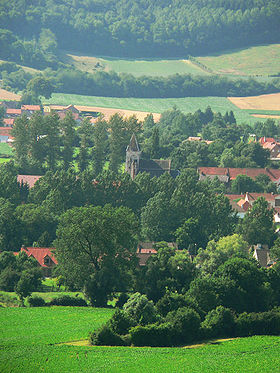 Vue d'une colline sur le centre du village