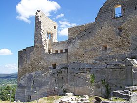 Les ruines du château de Lacosteune des trois résidences du marquis de Sade en Vaucluse