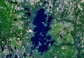 Le lac Vodlozero vu de l'espace.