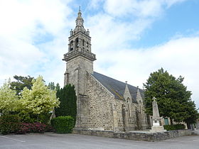 L'église paroissiale Saint-Thélo et le Monument aux morts