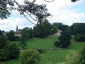 Le site classé : le château, l'église et la source Saint-Méen