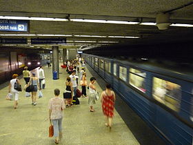 Lehel tér subway station Budapest.JPG