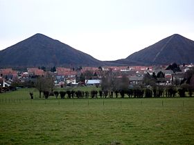 La commune de Loos-en-Gohelle surplombée par les terrils du 11 - 19 des mines de Lens