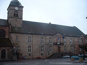 Le palais abbatial de Luxeuil.