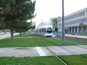 Rame de la ligne T1 entre Université Lyon I et La Doua - Gaston Berger.