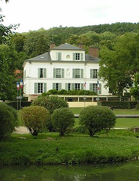 Le château de l'Ermitage est la mairie de Gif-sur-Yvette
