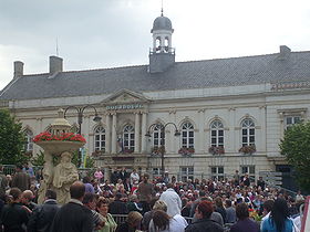 La mairie de Bourbourg lors de la fête de Gédéon.