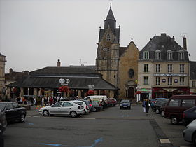L'église vue depuis la place Carnot
