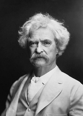 Mark Twain, photographié par A.F. Bradley en 1907.
