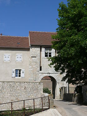 Marnay - château - gate.jpg