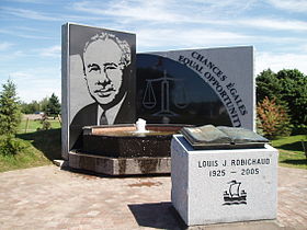 Monument à Louis Robichaud.
