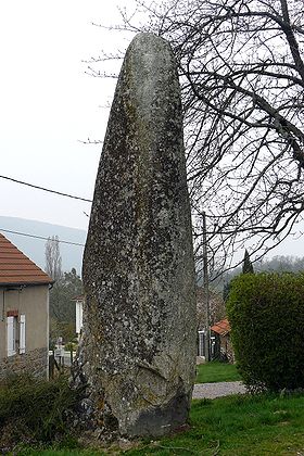 Le menhir de Charmeau