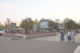 Metro Bukarest Entrance.jpg