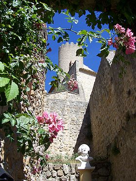 Buste de Mirabeau dans le village (été 2006)