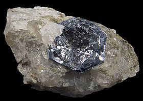 Molybdénite sur quartz - La Motte (Québec)  (5,5 × 3 cm)