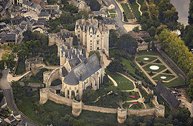 Montreuil-Bellay castle, aerial view - Retouched.jpg