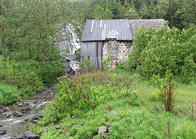 Moulin du Petit-Sault à L'Isle-Verte, en 2009. La photo illustre le mauvais état dans lequel se trouve le moulin.