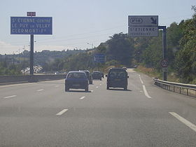 Photographie de la route N 88 : La RN 88 (voie express) au niveau de la sortie 18, sur la commune de Saint-Jean-Bonnefonds