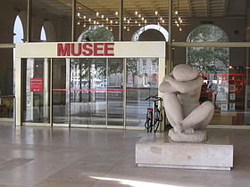 L'entrée du musée des beaux-arts