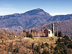 Vue de l'église Sain-Augsutin et du Monte Sant'Angelo