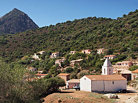 Vue du village et de Punta Castelucciu