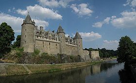 Château de Josselin avec l'Oust au premier plan