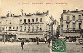 Carte postale de la place du Capitole vers 1910, à gauche, le Bibent