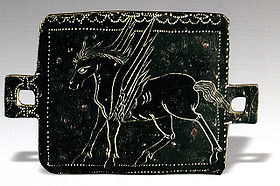 Plat de l'époque Parthe avec une représentation d'un Pegasus ("Pegaz" en Persan). Exhumé de Masjed Soleiman.