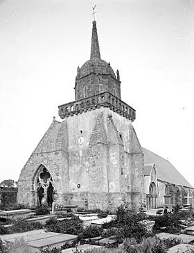 L'église Saint-Jacques de Perros-Guirec au XIXe siècle par Félix Martin-Sabon.