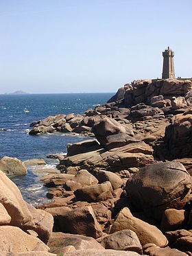 Perros-Guirec - La côte de granit rose et le phare de Ploumanac'h