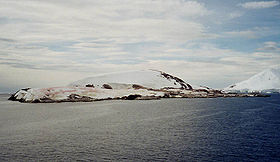 L'île Petermann vue de sa côte orientale