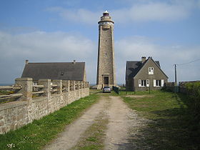 Le phare et les logements en avril 2006
