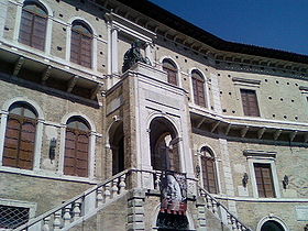 Image illustrative de l'article Palazzo dei Priori (Fermo)