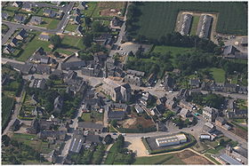 Une vue aérienne du centre-bourg prise en 2007