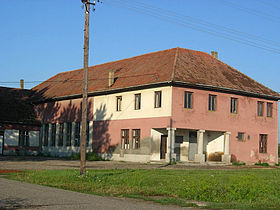 Le centre du village de Podlokanj