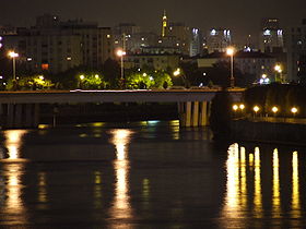 Pont de Choisy-le-Roi la nuit (vue sur la tour Eiffel et la tour Montparnasse)